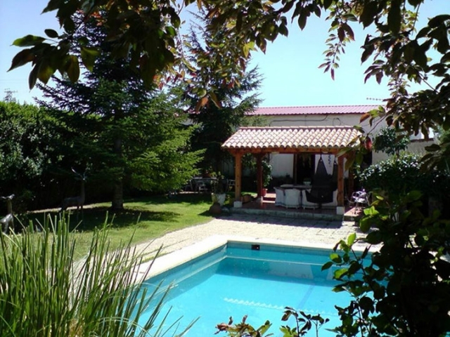Piscina junto a cenador